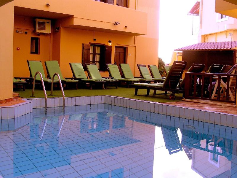 Elmi Suites Beach Hotel - Havuz