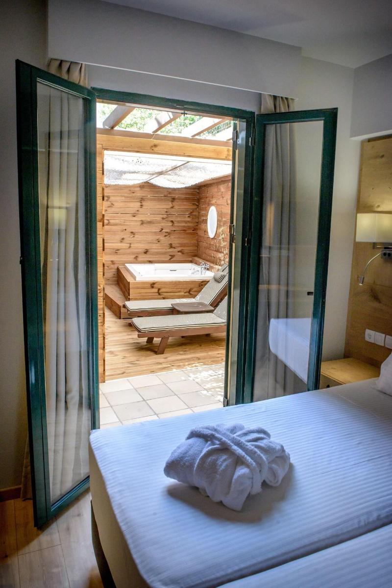 Elmi Suites Beach Hotel - Havuz