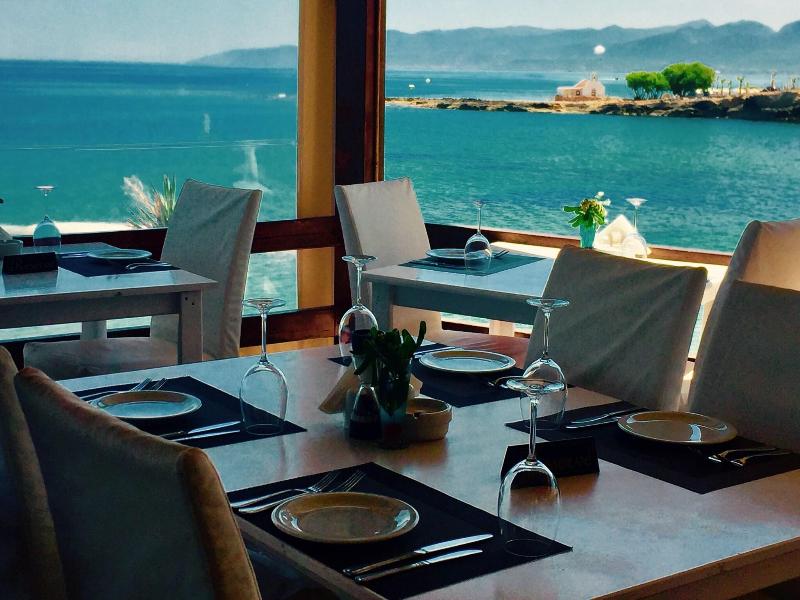 Elmi Suites Beach Hotel - Restoran