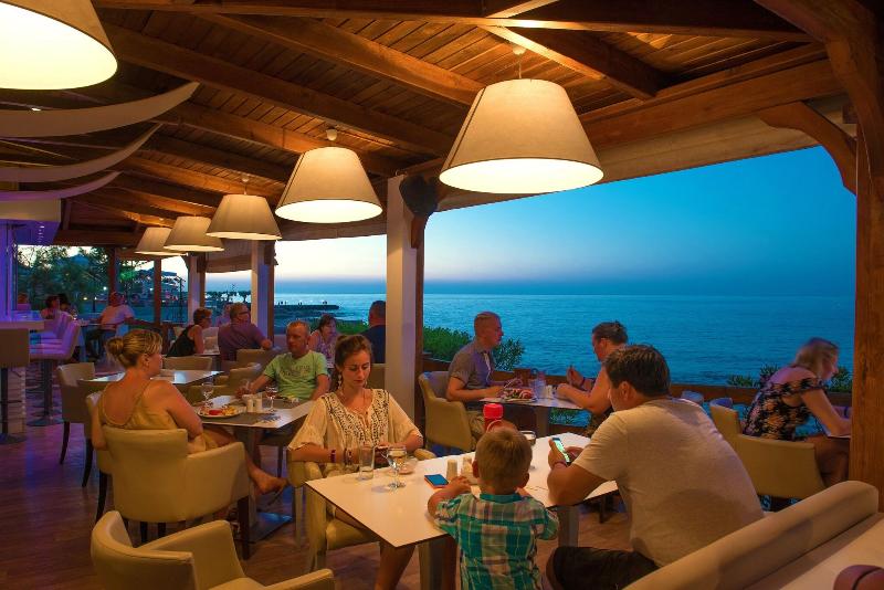 Elmi Suites Beach Hotel - Restoran