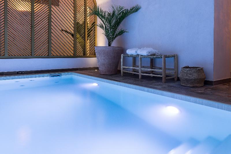 Laz' Hotel Spa Urbain Paris - Havuz