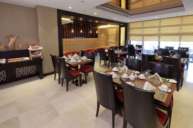 Best Plus Aurora Hotel - Restoran