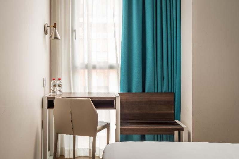 Arya Stadium Hotel - Oda