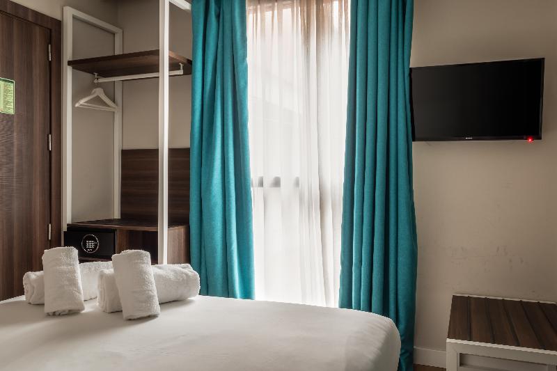 Arya Stadium Hotel - Oda