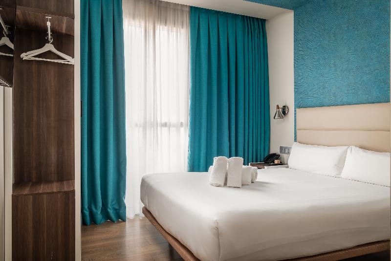 Arya Stadium Hotel - Oda