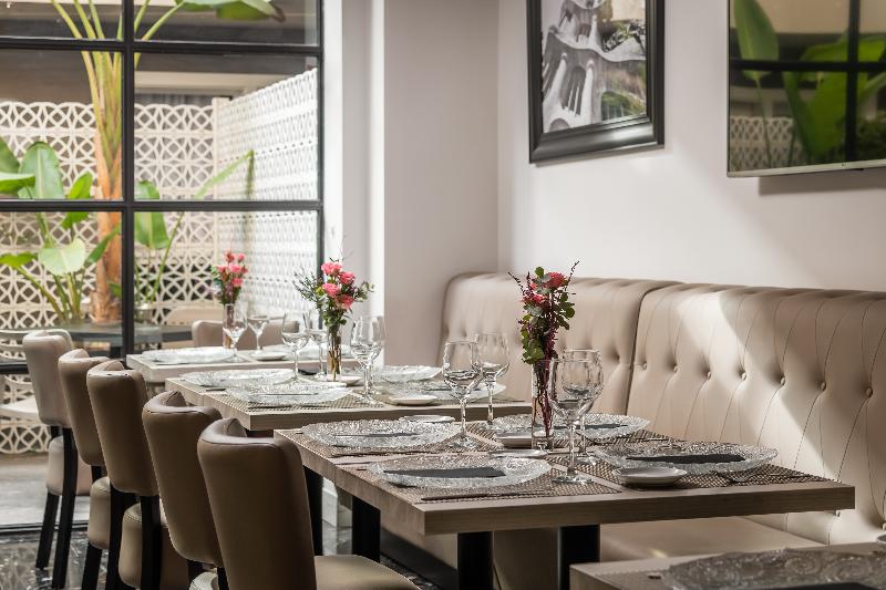 Arya Stadium Hotel - Restoran