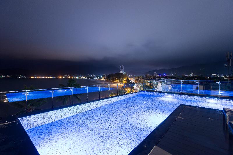 Patong Signature Boutique Hotel - Havuz