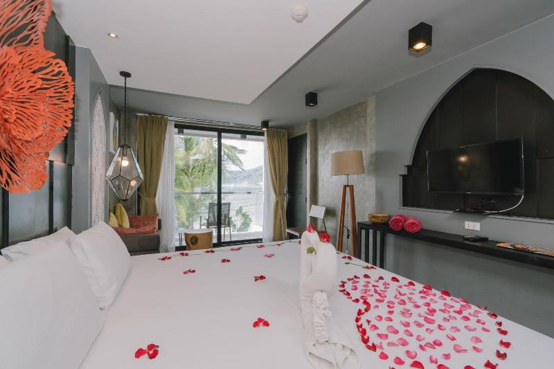 Patong Signature Boutique Hotel - Plaj