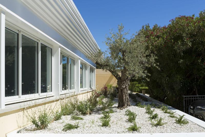 Operalia Hotel Les Pins - Genel