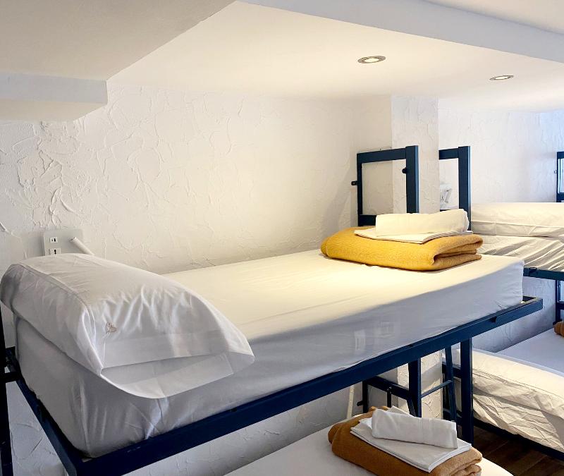 Y Hostel - Albergue Juvenil - Oda
