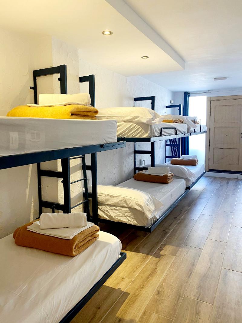 Y Hostel - Albergue Juvenil - Oda