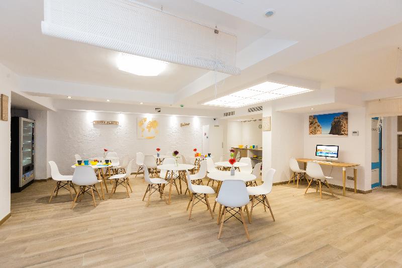 Y Hostel - Albergue Juvenil - Restoran