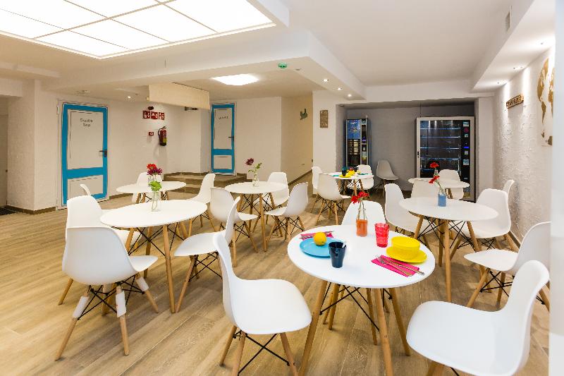 Y Hostel - Albergue Juvenil - Restoran