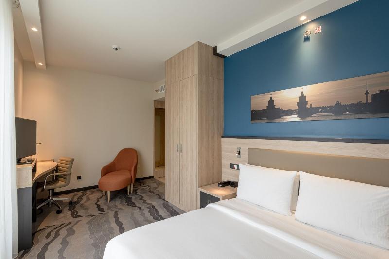 Hampton by Hilton Berlin City Alexanderplatz - Oda