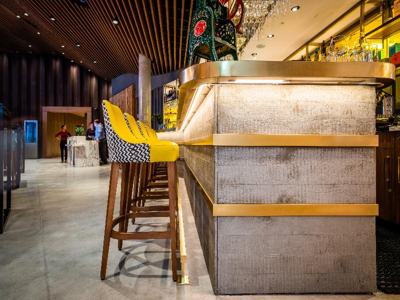 Lincoln Plaza London, Curio Collection by Hilton - Bar