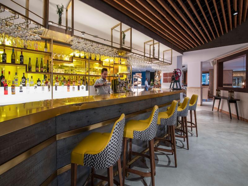 Lincoln Plaza London, Curio Collection by Hilton - Bar