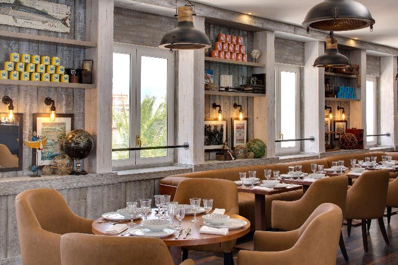 Grand Hotel des Sablettes Plage, Curio by Hilton - Restoran
