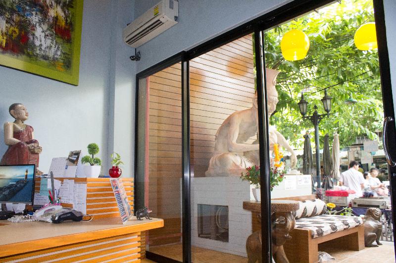 Villa Cha Cha Rambuttri - Lobi