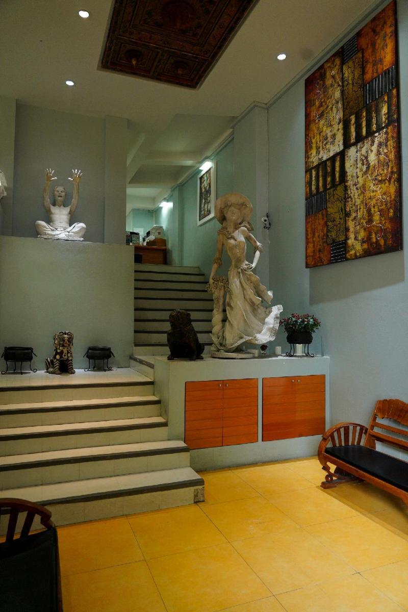 Villa Cha Cha Rambuttri - Lobi