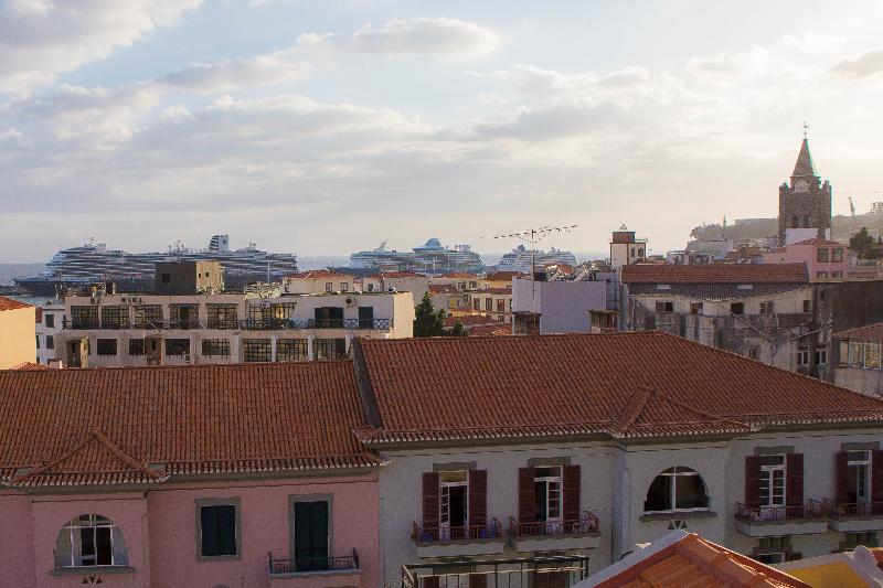 Five Design Rooftop by Storytellers - Teras