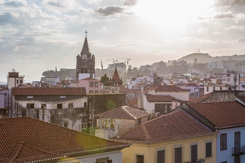 Five Design Rooftop by Storytellers - Teras