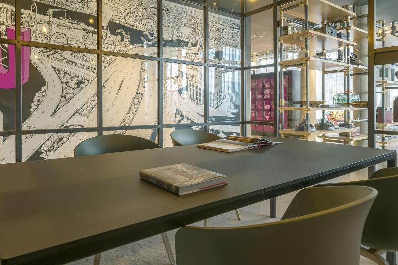 Moxy Ludwigshafen - Lobi