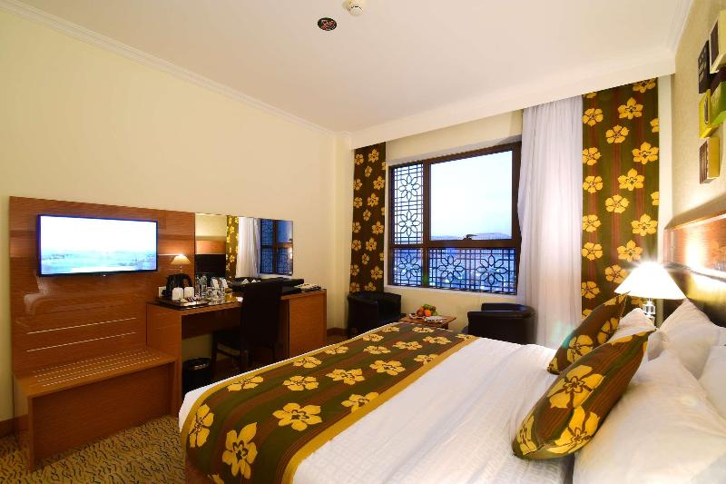 Al Ansar Golden Tulip - Oda