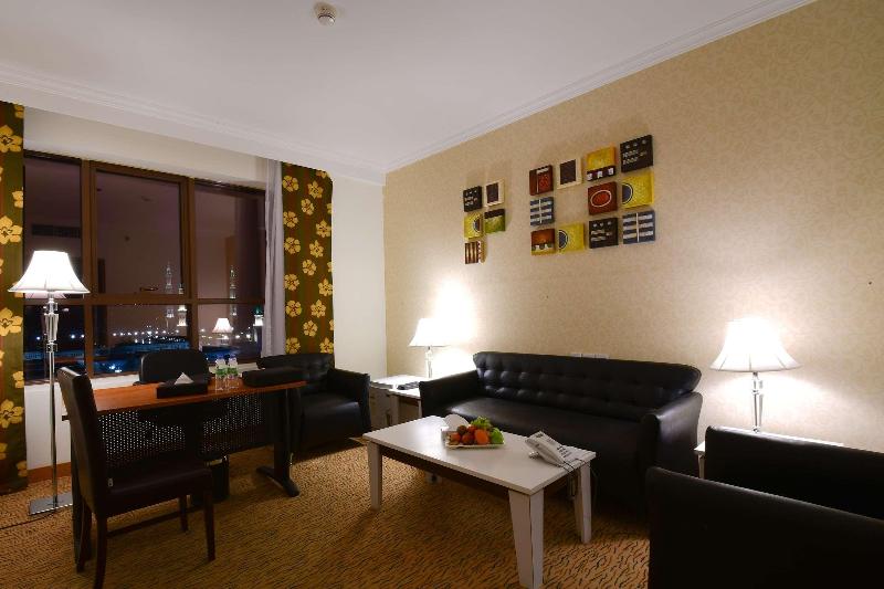 Al Ansar Golden Tulip - Oda