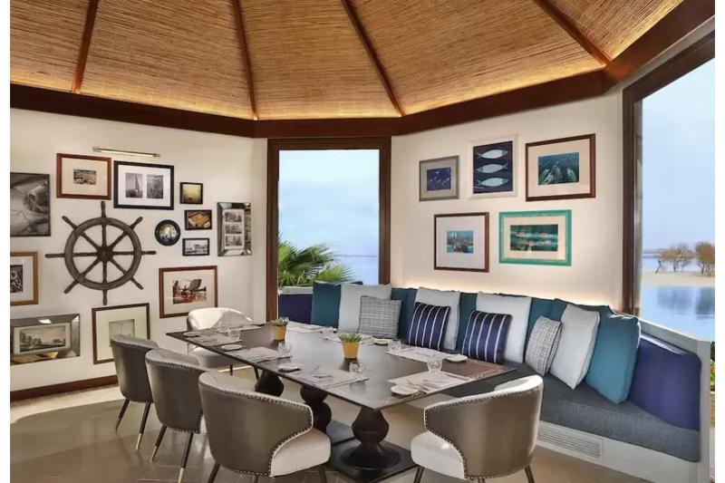 The Ritz-Carlton Ras Al Khaimah, Al Hamra Beach - Restoran