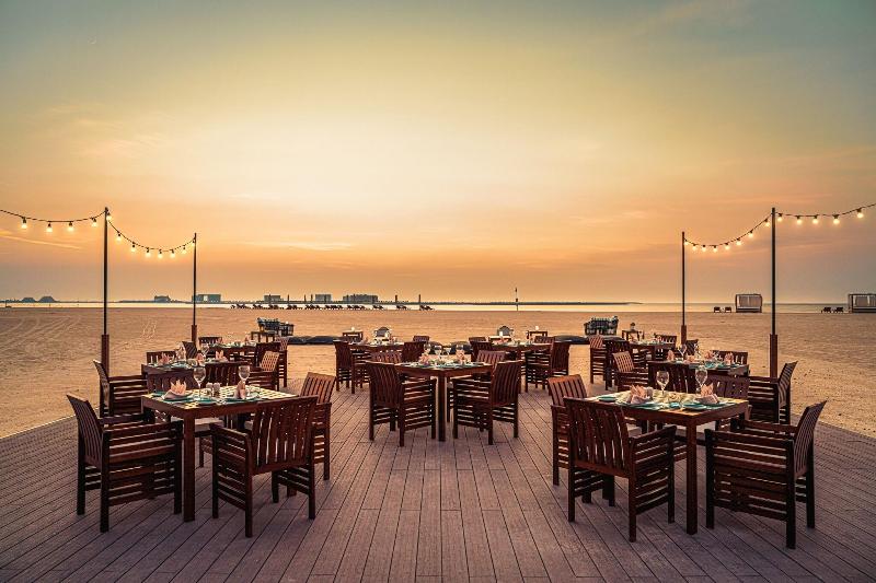 The Ritz-Carlton Ras Al Khaimah, Al Hamra Beach - Restoran