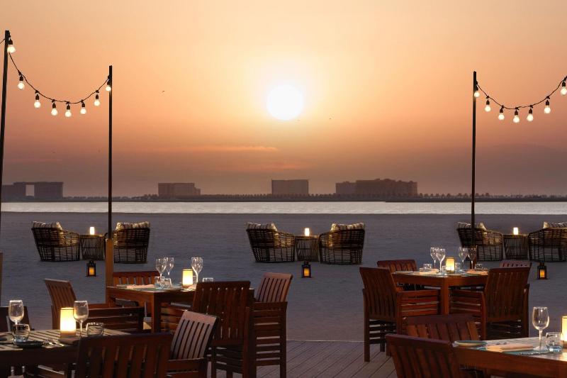 The Ritz-Carlton Ras Al Khaimah, Al Hamra Beach - Restoran