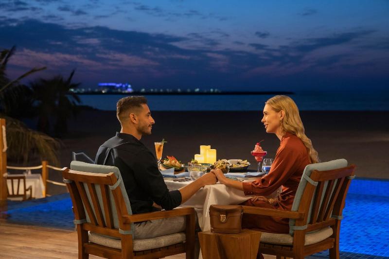 The Ritz-Carlton Ras Al Khaimah, Al Hamra Beach - Restoran