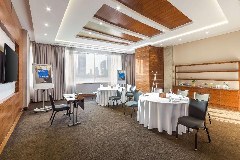 Radisson Blu Hotel Dubai Waterfront - Toplantı