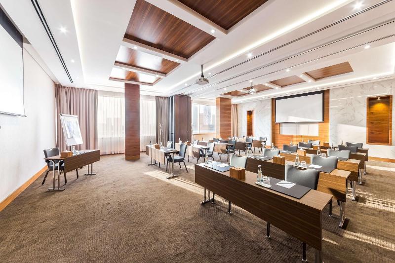 Radisson Blu Hotel Dubai Waterfront - Toplantı