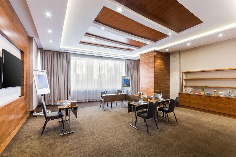 Radisson Blu Hotel Dubai Waterfront - Toplantı