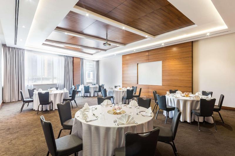 Radisson Blu Hotel Dubai Waterfront - Toplantı