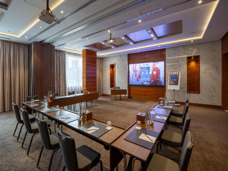 Radisson Blu Hotel Dubai Waterfront - Toplantı