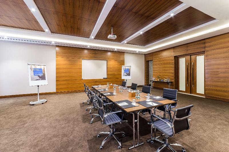 Radisson Blu Hotel Dubai Waterfront - Toplantı