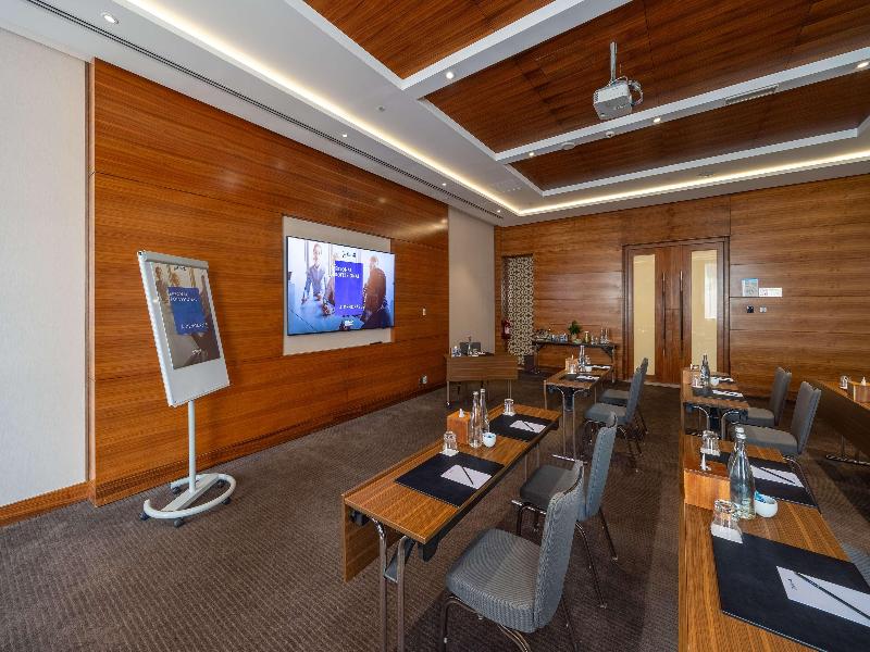 Radisson Blu Hotel Dubai Waterfront - Toplantı