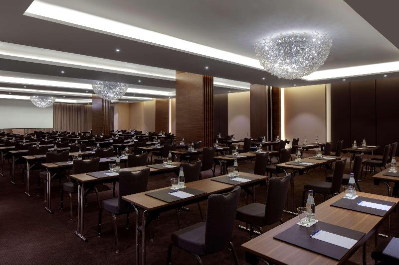 Radisson Blu Hotel Dubai Waterfront - Toplantı