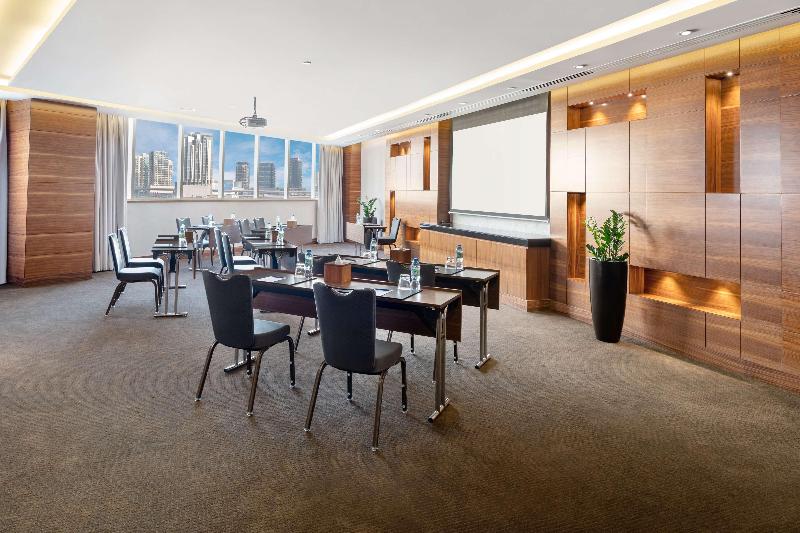 Radisson Blu Hotel Dubai Waterfront - Toplantı