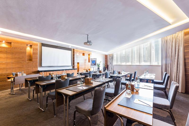 Radisson Blu Hotel Dubai Waterfront - Toplantı