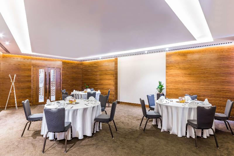 Radisson Blu Hotel Dubai Waterfront - Toplantı