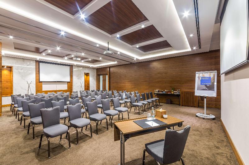 Radisson Blu Hotel Dubai Waterfront - Toplantı