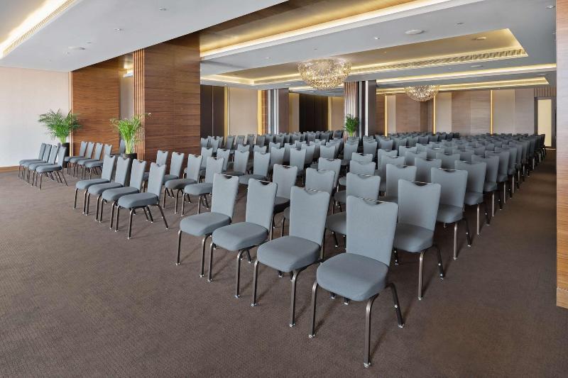 Radisson Blu Hotel Dubai Waterfront - Toplantı