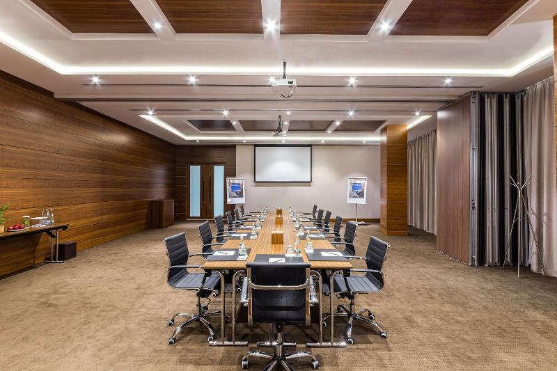 Radisson Blu Hotel Dubai Waterfront - Toplantı