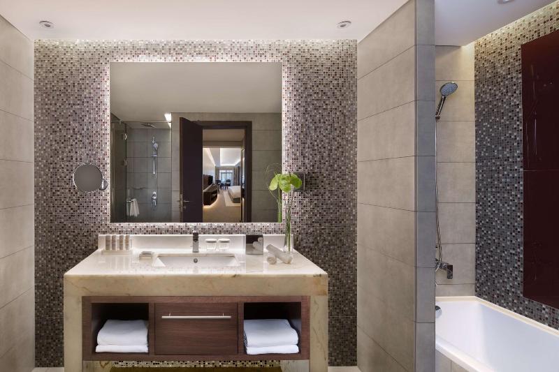 Radisson Blu Hotel Dubai Waterfront - Oda
