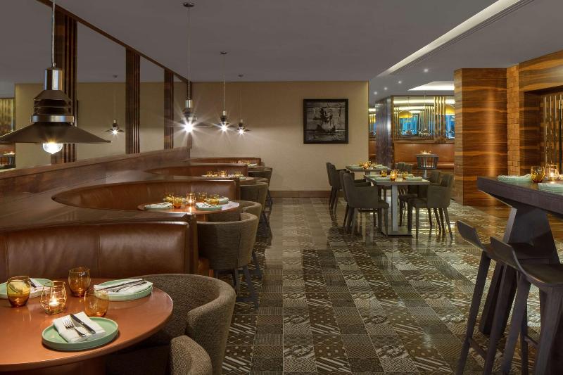 Radisson Blu Hotel Dubai Waterfront - Restoran