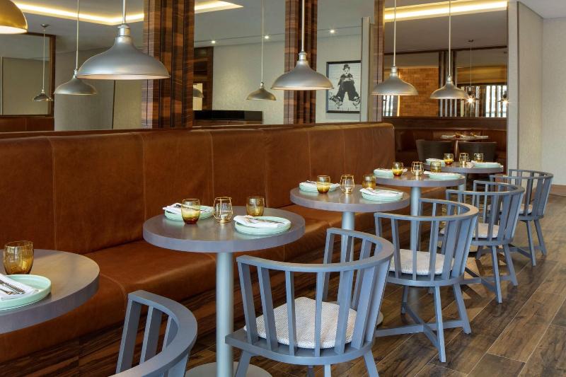 Radisson Blu Hotel Dubai Waterfront - Restoran