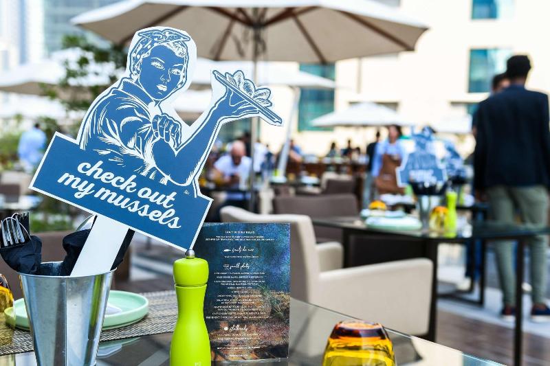 Radisson Blu Hotel Dubai Waterfront - Restoran